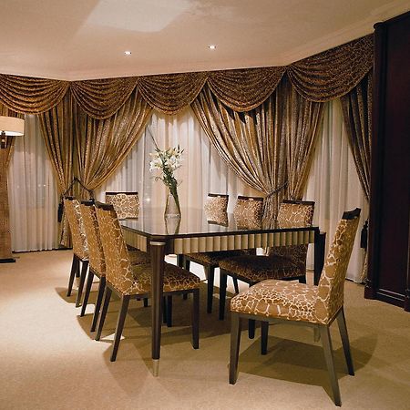 Grand Regency Doha, Trademark Collection By Wyndham Zewnętrze zdjęcie A dining room