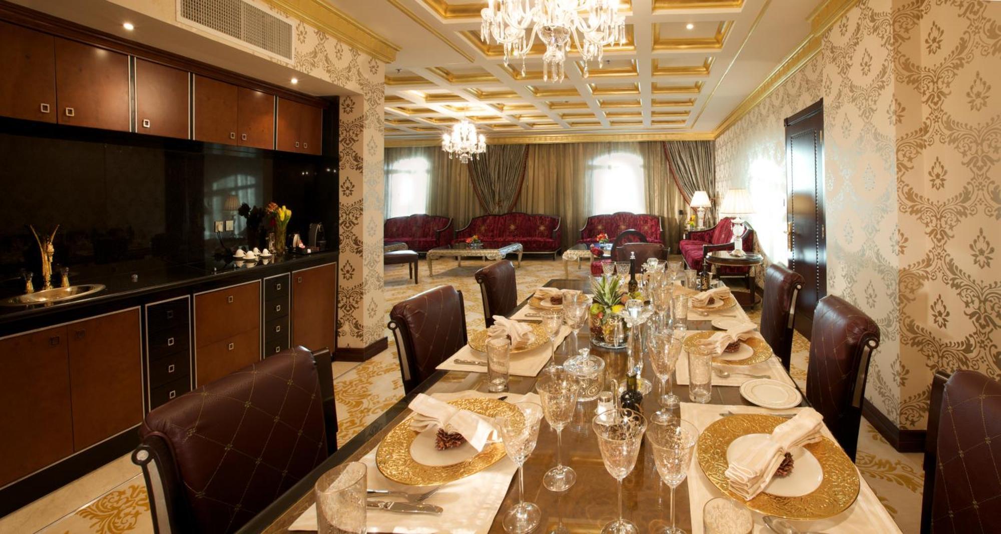 Grand Regency Doha, Trademark Collection By Wyndham Zewnętrze zdjęcie A dining room