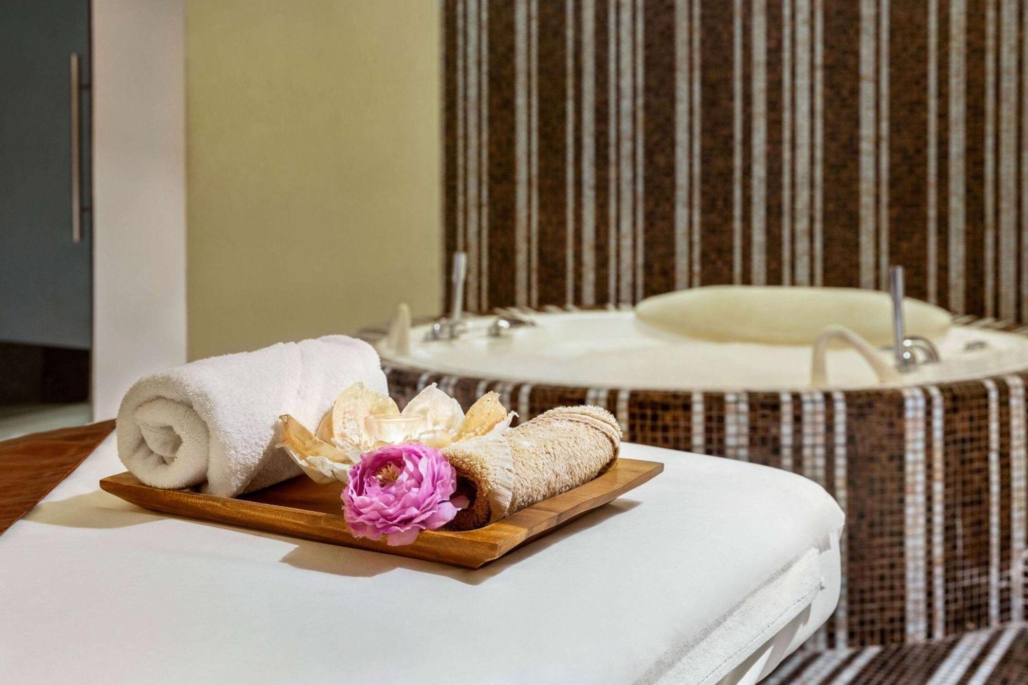 Grand Regency Doha, Trademark Collection By Wyndham Zewnętrze zdjęcie Spa at the hotel