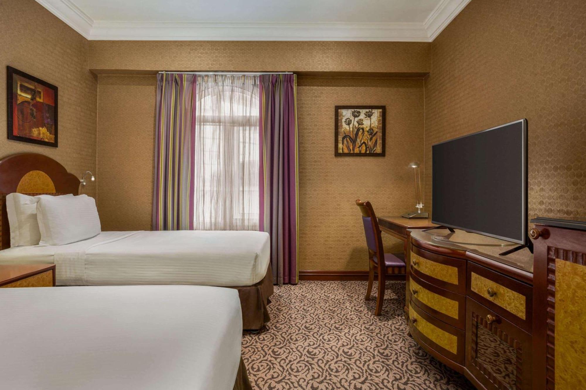 Grand Regency Doha, Trademark Collection By Wyndham Zewnętrze zdjęcie A room at the Hilton London Paddington