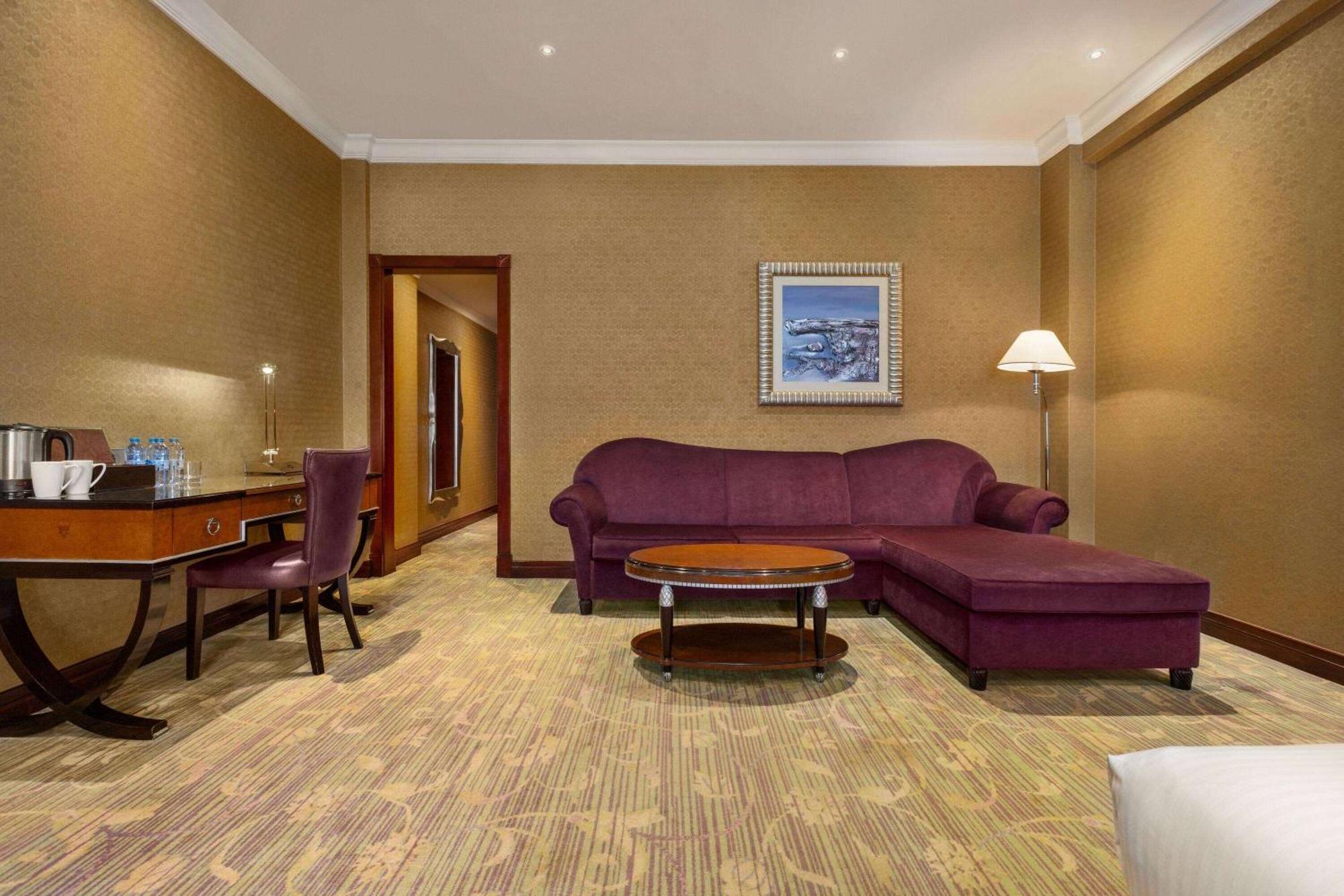 Grand Regency Doha, Trademark Collection By Wyndham Zewnętrze zdjęcie A suite at the hotel