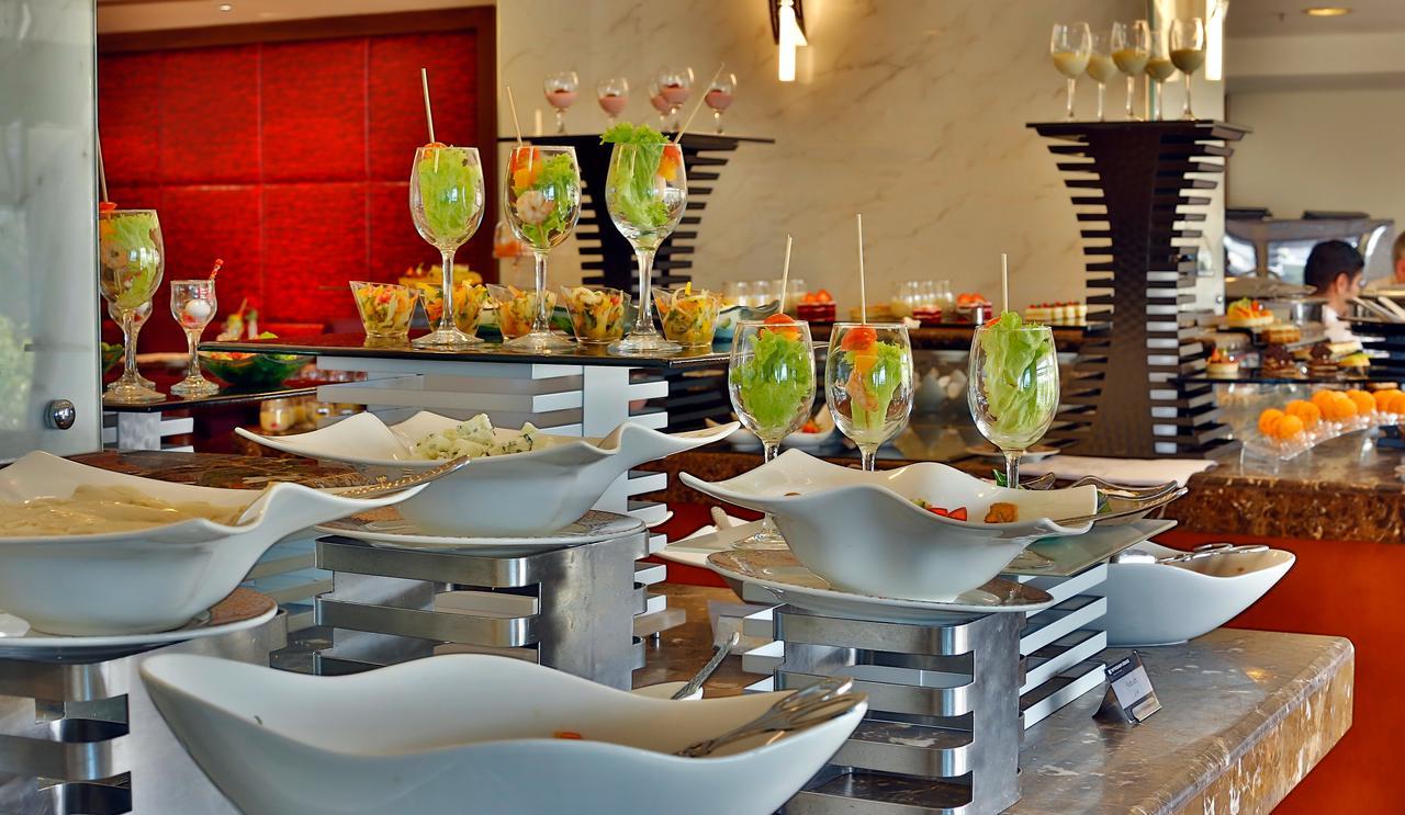 Grand Regency Doha, Trademark Collection By Wyndham Zewnętrze zdjęcie A buffet at a hotel